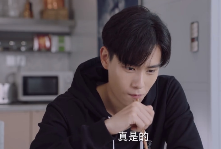 被分手的韩商言太可爱,给全家做了全辣宴,吴白这副吃瓜表情抢镜