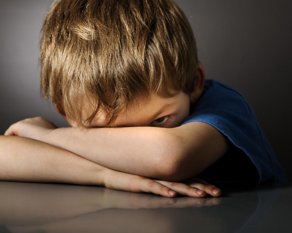 研究证实:长时间看电视或使用社交媒体的孩子,更容易患上抑郁症