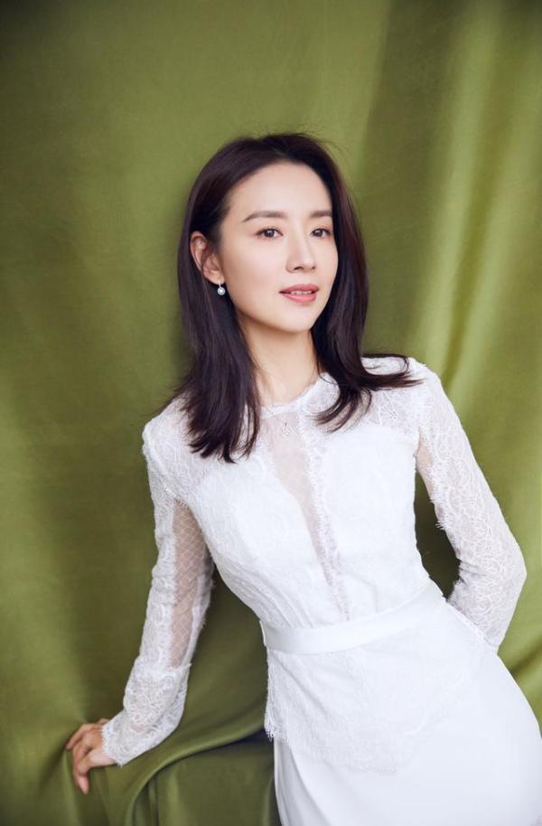 潘粤明前妻39岁了事业爱情两失意却仍能美得像18岁的姑娘