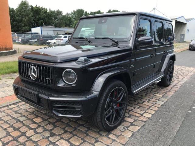 性能最强奔驰g级越野车亮相,磨砂黑外观 双侧四排气,内饰豪华与s级看