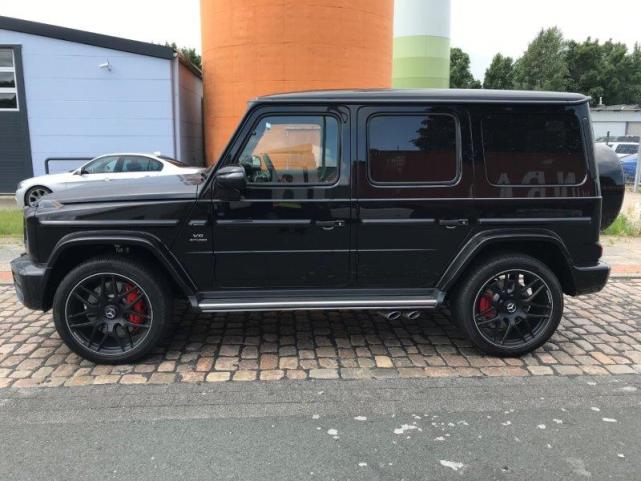 性能最强奔驰g级越野车亮相,磨砂黑外观 双侧四排气,内饰豪华与s级看