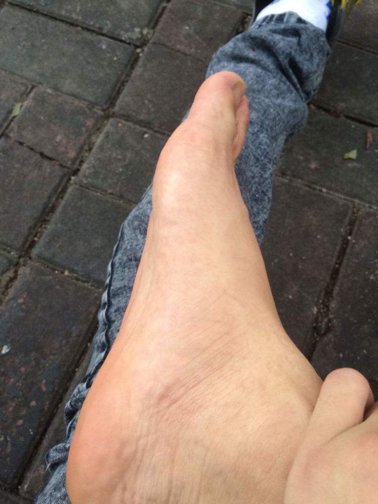 脚板下无空,是个老长工,农村的平板脚,现在同样能创造财富