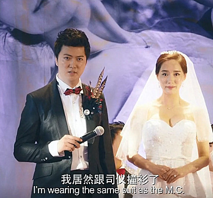 还记得《夏洛特烦恼》的婚礼司仪吗?当他戴上眼镜,帅到高攀不起