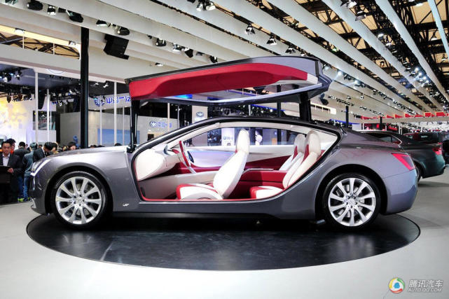 国产最美轿车蝴蝶式上开门完爆奥迪a7