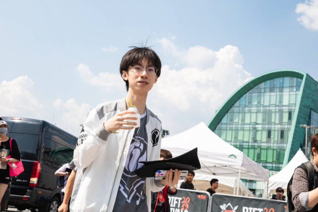 宝蓝获得”助攻王“称号，堪称最强辅助！IG有望进S赛