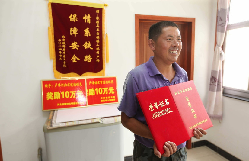 河北羊倌舍身拦火车丢了21只羊政府奖励30万他觉得太多