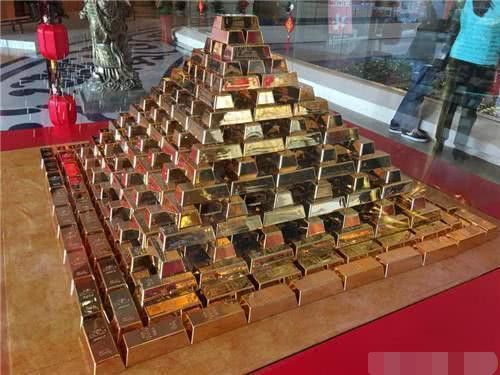 小偷摸进和珅家库房,看到满屋黄金,1分钱不拿哭着跑出来