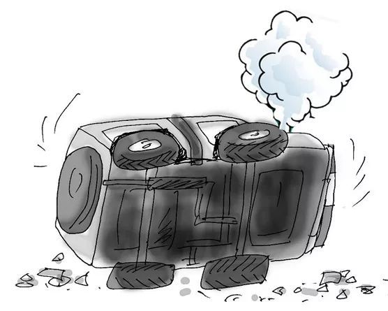 车子侧翻冒烟,司机被困,路过的厦门快递小哥却不顾一切地冲上去