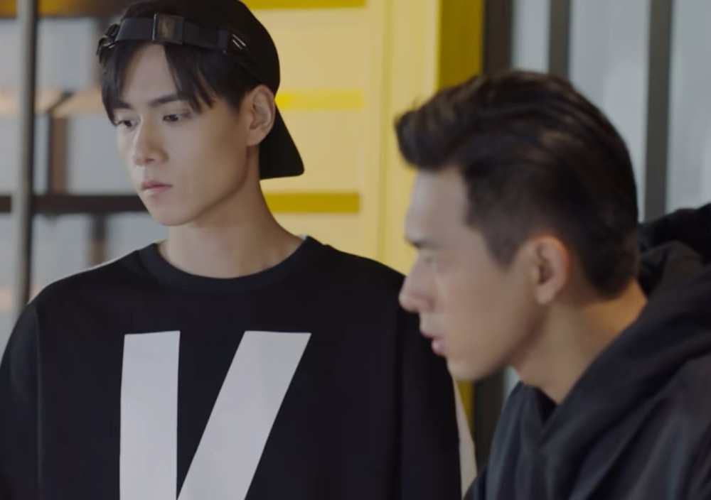 李现:我1米85,胡一天:我1米88,同框后,身高差一目了然