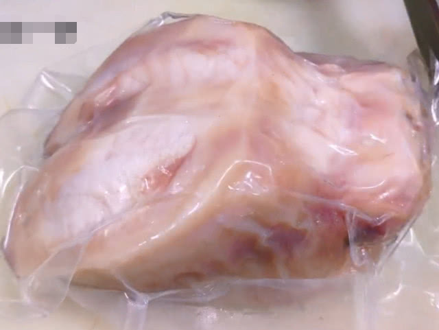 大叔网购78元骆驼掌,去骨后还有一斤多,吃着比猪蹄还有弹性