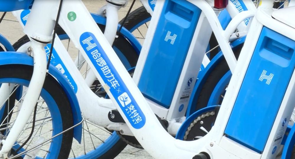 哈啰公司在我县城区共投放了约2300辆共享助力车,为配合骑行电动