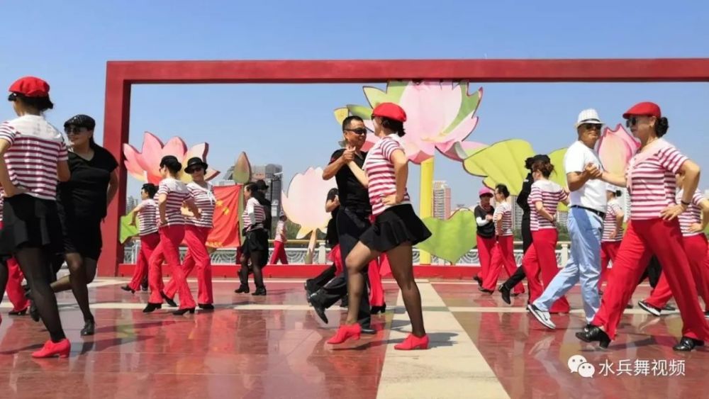水兵舞第二套,音乐好听冬冬老师舞步更专业