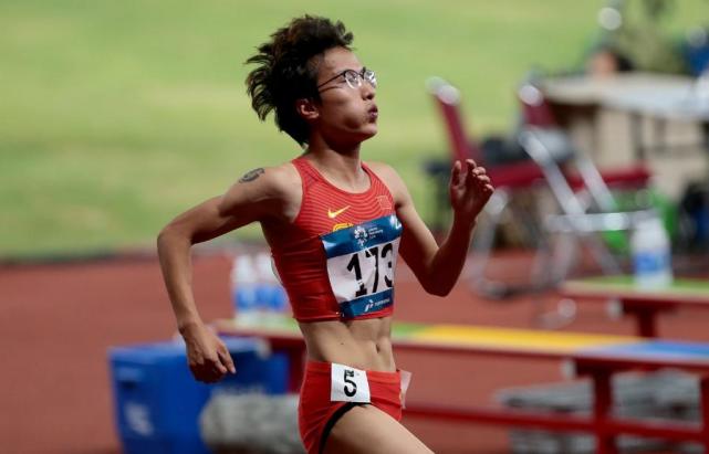 为国争光的同时依旧遭受争议的洗礼,童曾欢还是以笑面对