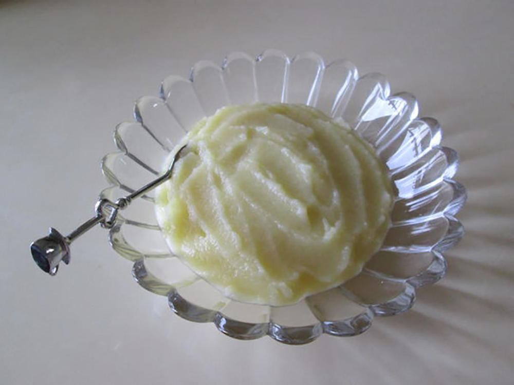 苹果奶香薯泥,香甜可口,入口即化,孩子经吃腻了米糊可以尝尝它