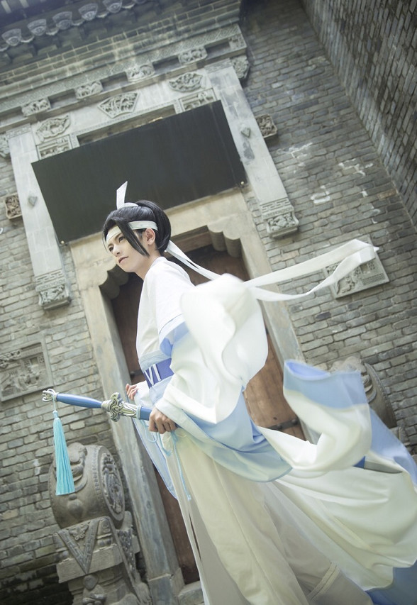 小哥哥cos蓝景仪,有谁注意他的抹额,网友:道友,这不雅正啊