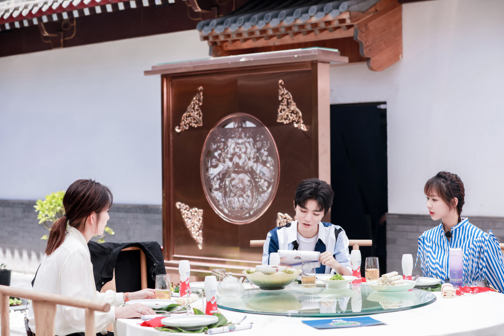 《中餐厅3》先导片今晚上线,这十分钟信息量也太大了