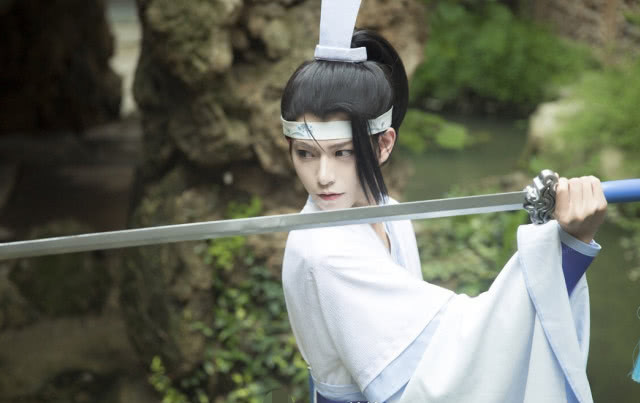 小哥哥cos蓝景仪,有谁注意他的抹额,网友:道友,这不雅正啊