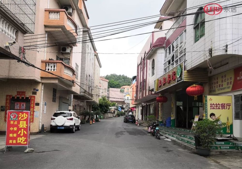 在村子最西端,则是塘坑新村,房屋整饬有序,一派崭新的模样.