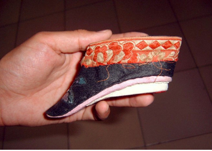 三寸金莲:裹脚布下一种畸形的美!让古代女子既"幸福"又痛苦