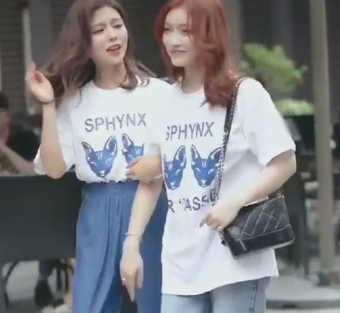 有种生气叫明明穿同款衣服 你非要配显腿长的 水蛇裤 绝交吧