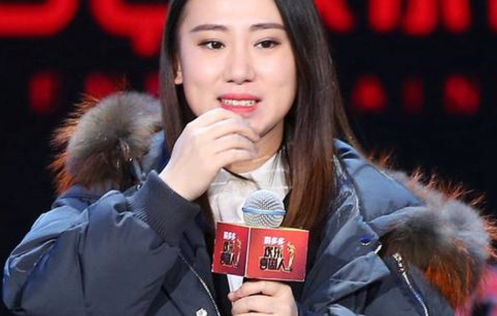 丫蛋胖到认不出!现身赵本山女儿公司开业盛典,外观就一中年妇女