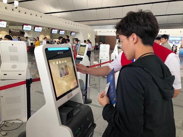 东航参加北京大兴国际机场首场大型综合演练 启用"人脸识别自助值机"