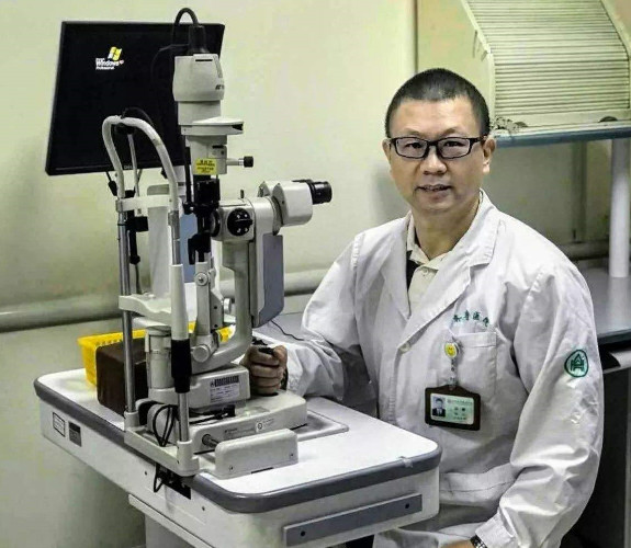 为何眼科医生自己戴眼镜 却建议患者做激光手术 今天终于知道了