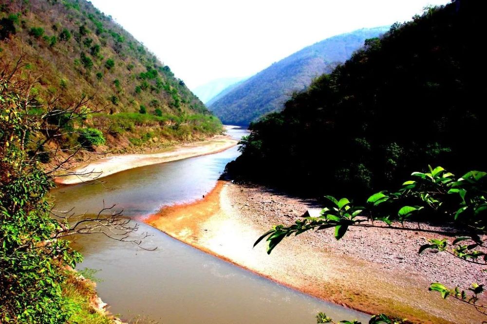 查姆湖水利風景區(楊洪波 攝) 雙柏縣地處雲南地理中心,哀牢山脈以東