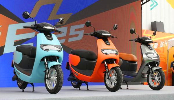 Emoving Ie125 實測挑戰v S Gogoro 2 勁戰125 7car 小七車觀點