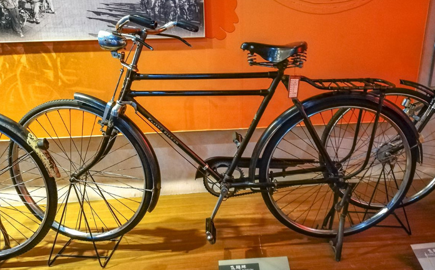 37年前的老红旗现存个位数 每辆都熬成古董 劳斯莱斯都换不来