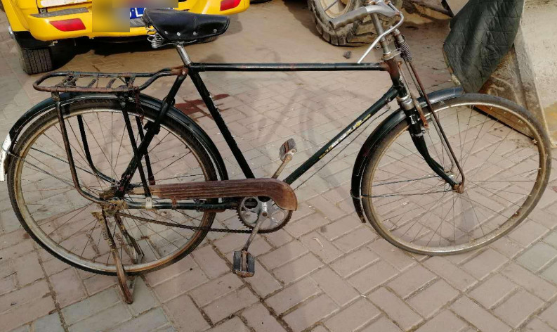 37年前的老红旗现存个位数 每辆都熬成古董 劳斯莱斯都换不来