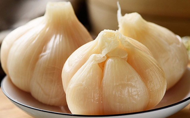 做糖蒜不要直接加醋腌 多加这一步 糖蒜更爽脆 没有辛辣味