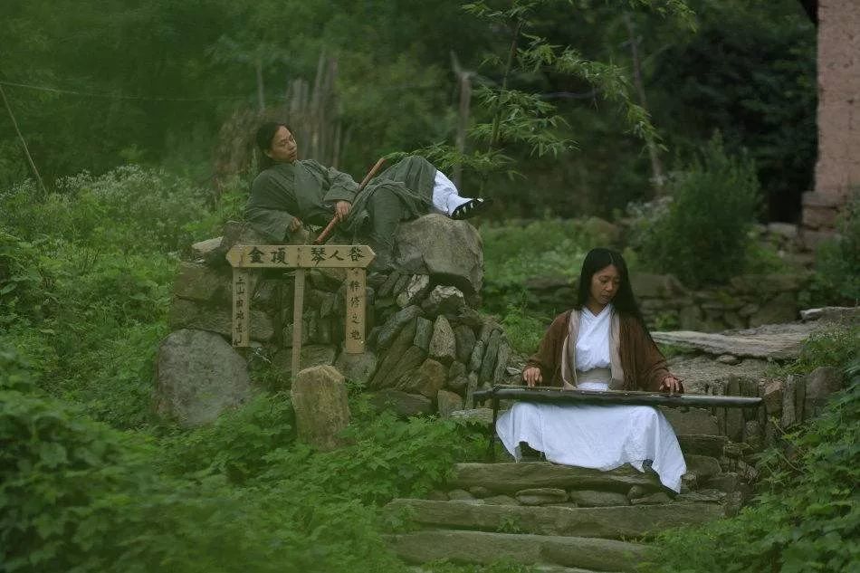 美女隐居终南山修行,因付不起房租又回来了