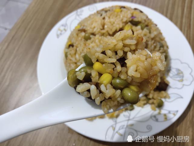 米飯這樣做,妥妥的多吃半碗,有菜有飯,營養解饞,最適合上班族