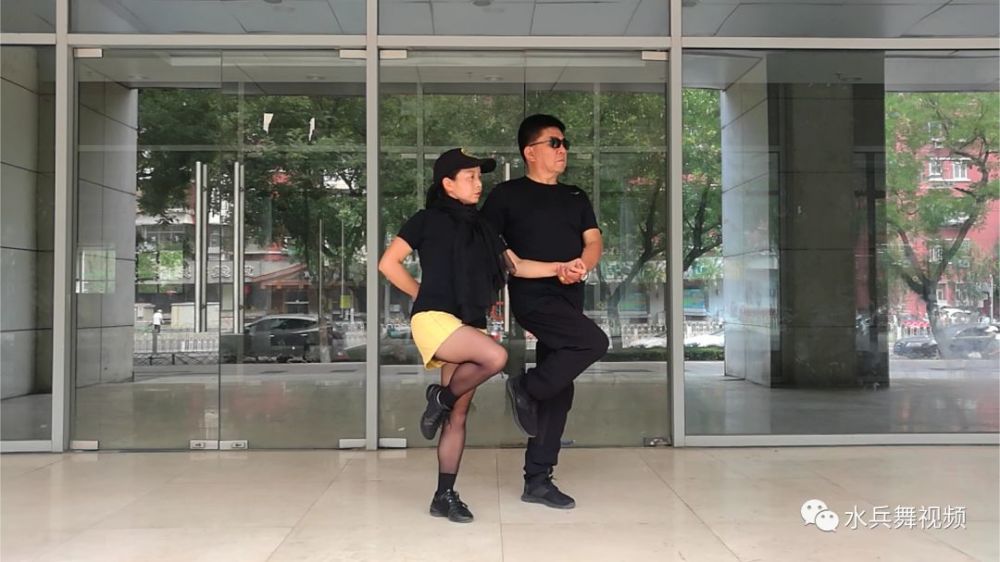 经典水兵舞第二套《爱上一朵花》