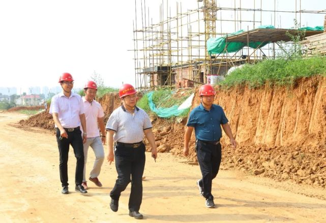 郭建生指出,南阳职业学院二期项目建设,是一项基础工程,民心工程,事关