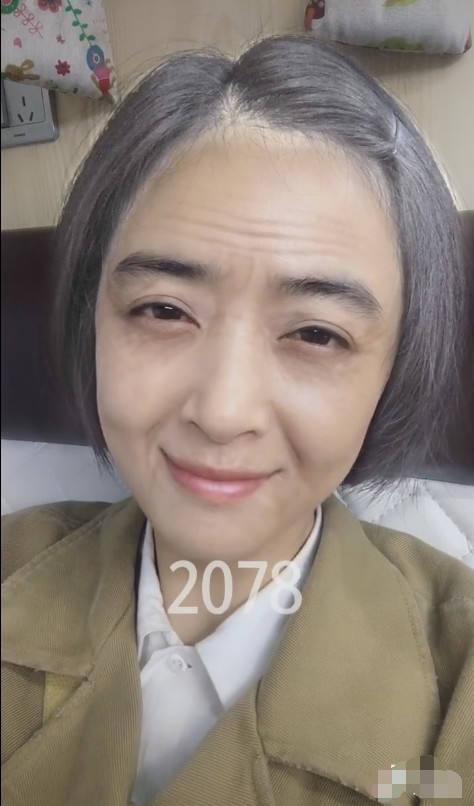 明星们挑战"老年妆",陈乔恩反差太大,看到她的瞬间惊住了!