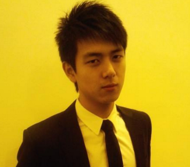 李现大学旧照曝光,简单"土肥圆"三个字足以概括,男大十八变