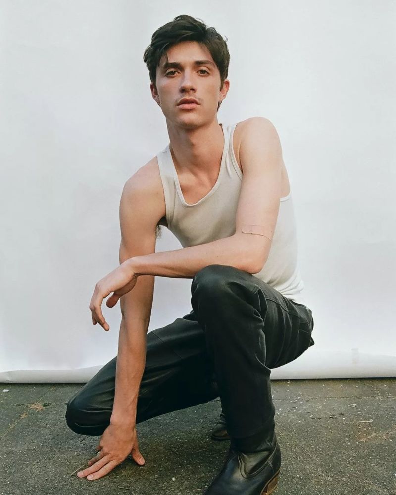 他亲吻女孩后被中国粉丝关爱了