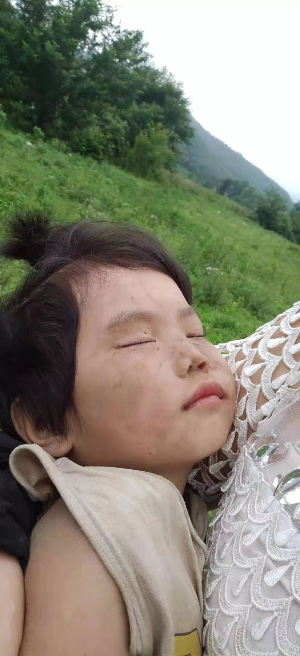 鞍山走失3岁女童找到了!今晨被人发现在玉米地