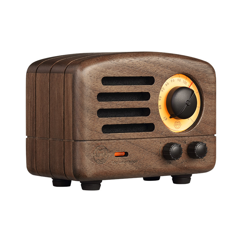 经典才是真爱华为5g收音机老人散步不孤单