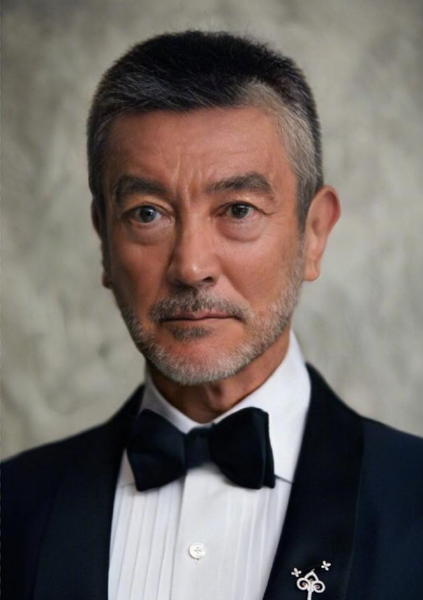 继陈伟霆,李易峰后,男明星们也纷纷玩起了老年妆,最帅竟是杜江