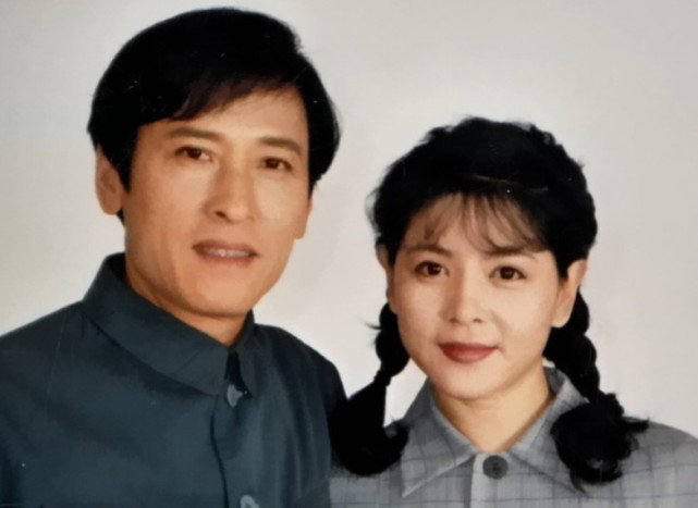 她是国民女神,嫁给大7岁二婚演员,如今56岁气质优雅很幸福