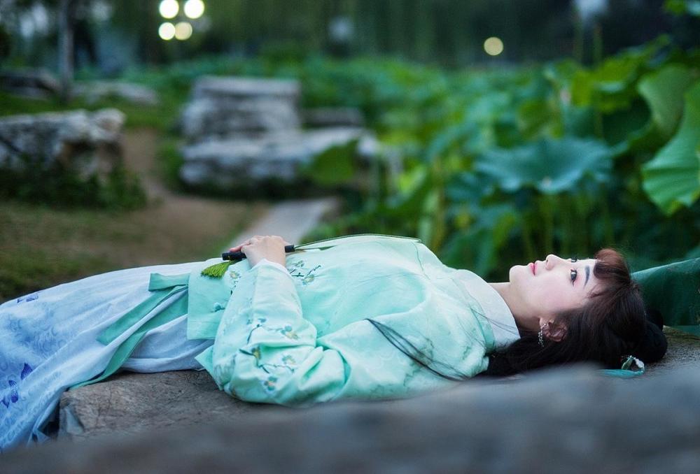 冰肌玉骨自清凉无汗这样的女子才让苏东坡多年念念不忘