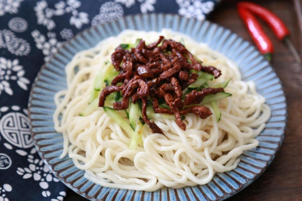 初伏饺子二伏面,面条如此做,简单快速,好吃劲道,一碗不够吃