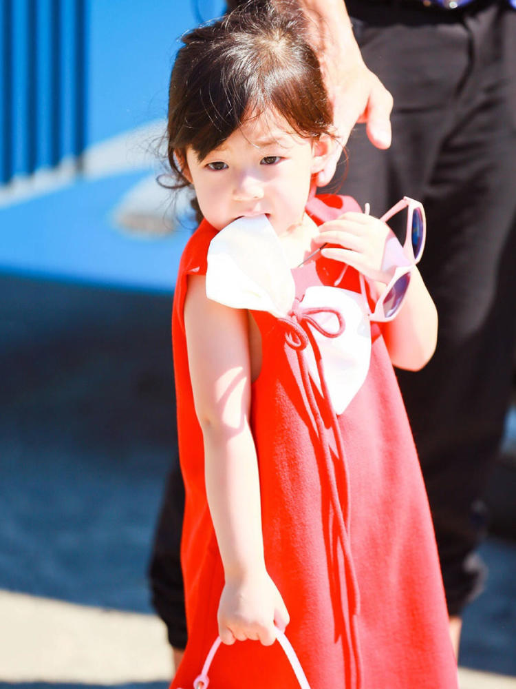 小泡芙6岁生日,穿公主裙扎丸子头,变美了