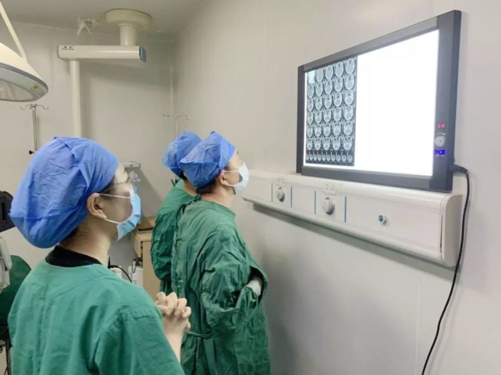 姐弟两同进手术室,究竟为何?