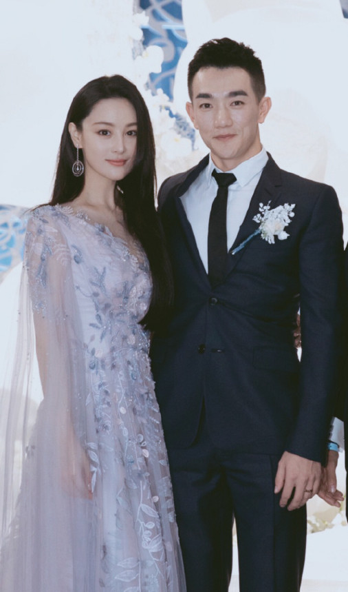 或许是感情进展太神速,所以何捷将这些恋爱细节都一一删除,而张馨予