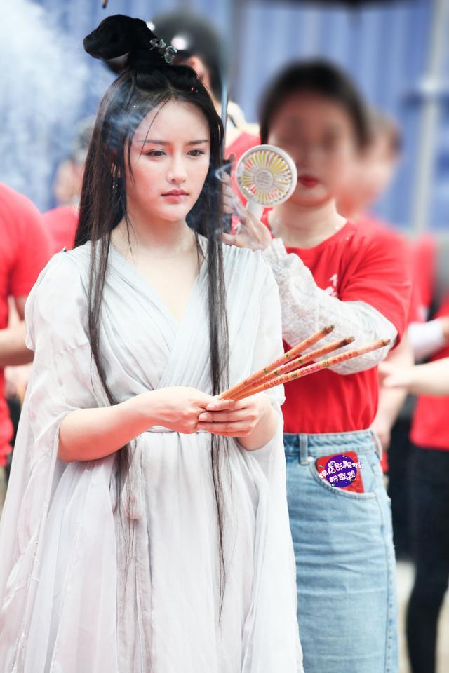 看到南笙"聂小倩,网友:没有对比就没有伤害!