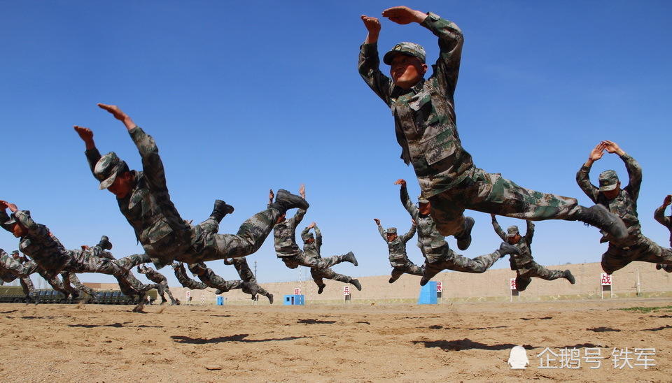 中国军人体能训练有多狠?真正的钢铁汉,网友:向他们致敬